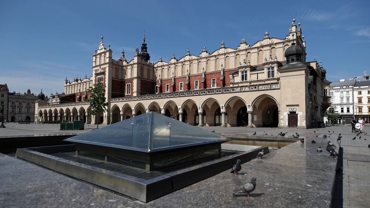 Ponad 70 interwencji w miniony weekend przeprowadzili policjanci z powiatu krakowskiego, w związku z łamaniem przepisów i obostrzeń ustanowionych w celu przeciwdziałania rozprzestrzenianiu się koronawirusa.