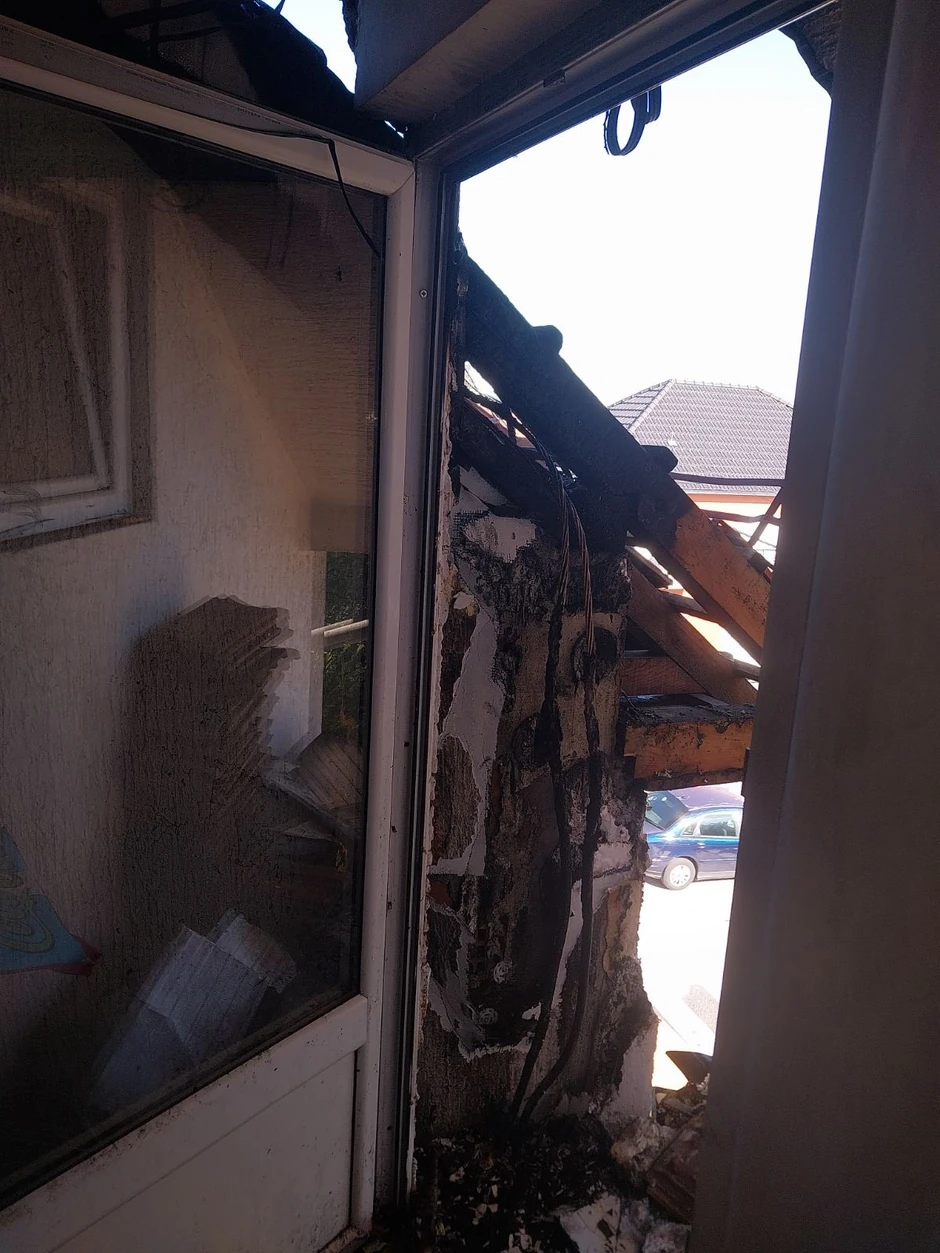 Ogroman plamen zahvatio krov, požar izbio na porodičnoj kući