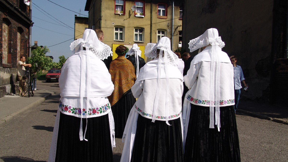 Zapraszamy do przeczytania cotygodniowego felietonu Marka Szołtyska pisanego śląską gwarą. Nasz autor jest pisarzem, publicystą, dziennikarzem, fotoreporterem, nauczycielem historii, ale przede wszystkim Ślązokiem i autorem wielu poczytnych książek o Śląsku.