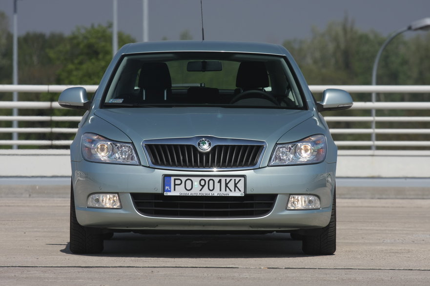 Skoda Octavia II modernizację przeszła jesienią 2008 r. – m.in.: nowe reflektory, grill, lepsze materiały wykończeniowe i siedzenia. 