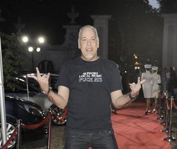 Były mąż Młynarskiej w koszulce z wulgarnym napisem