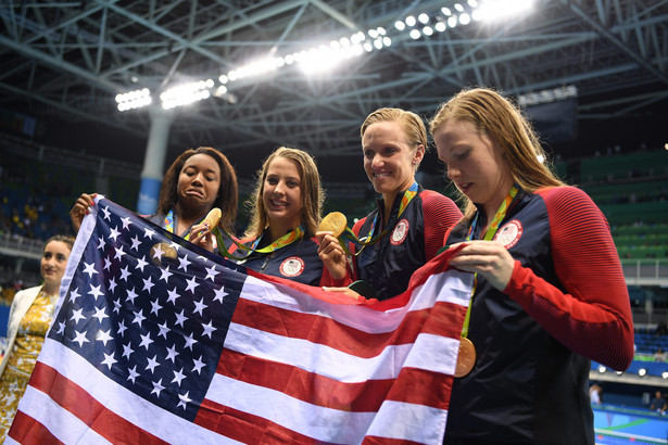 Pływacka sztafeta kobiet zdobyła tysięczny złoty medal dla USA