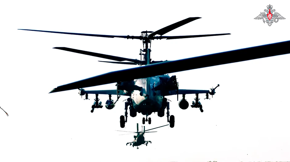 Ruski helikopter Ka-52 ide ka regionu Kursk u koji su upale ukrajinske snage 11. avgusta