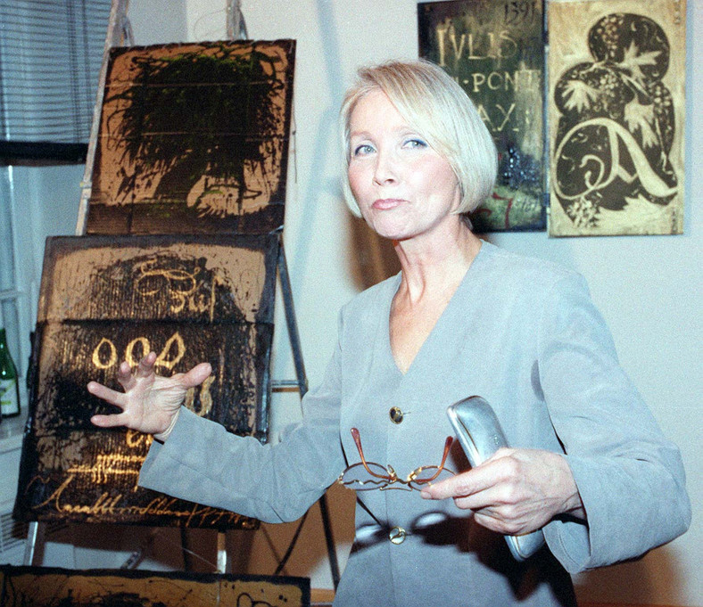 Pola Raksa na wystawie swoich prac plastycznych (Warszawa, 28 lutego 1997 r.)
