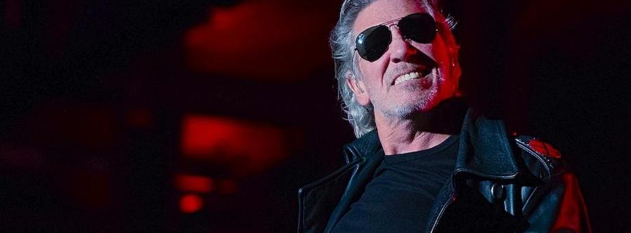 Roger Waters podczas show "The Wall" 