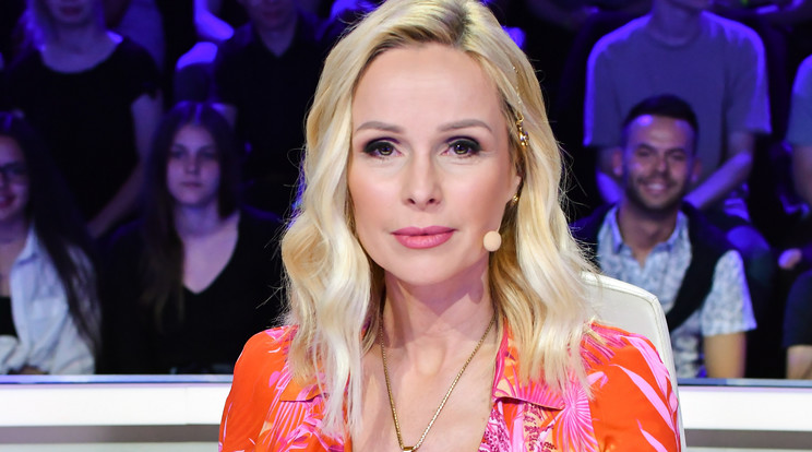 Versace ruhát viselt Köllő Babett / Fotó: TV2