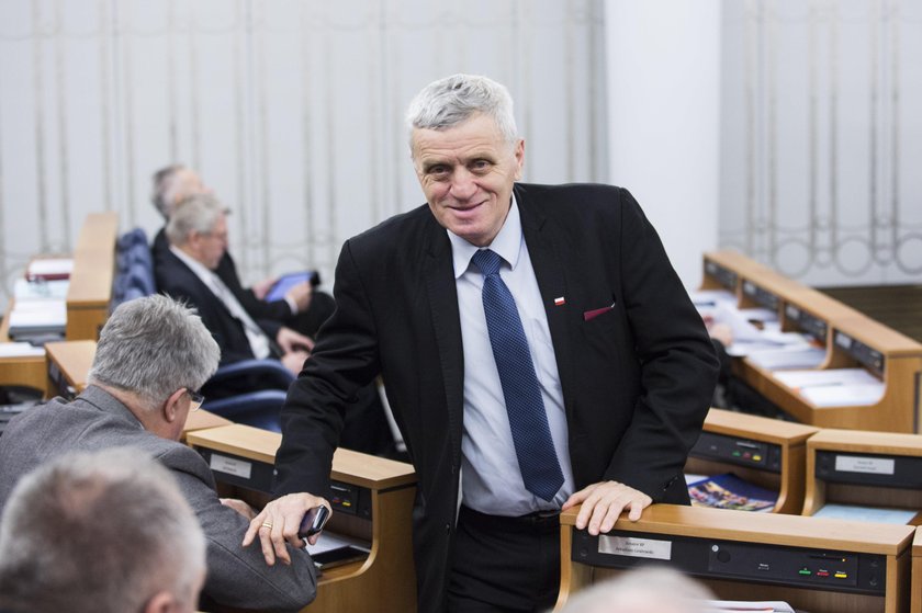 Senator PiS zawieszony i podejrzany. Sprawa „Żwir i oświetlenie”