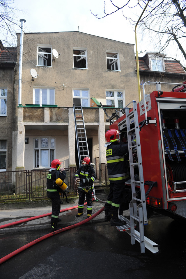 Pożar przy ul. Jaracza w Szczecinie. Nie żyje jedna osoba