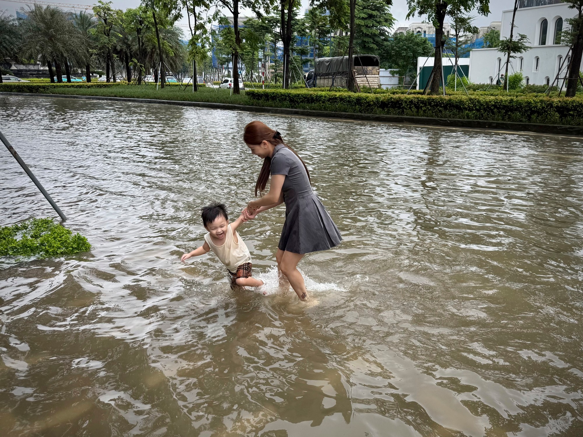 Vietnam zasiahla tropická búrka Kadžiki.