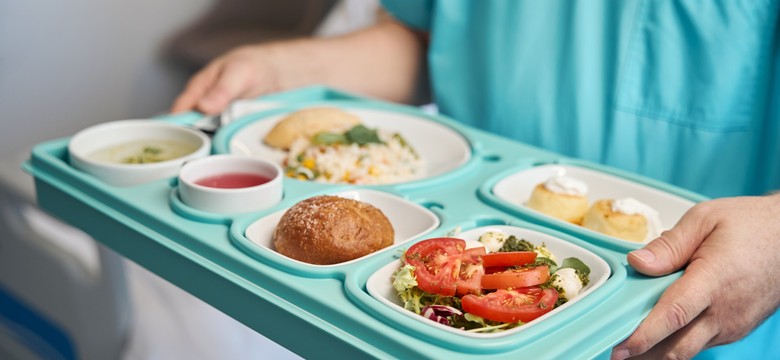 Rewolucja w szpitalnych posiłkach. 14 rodzajów diet do wyboru niczym w cateringach pudełkowych