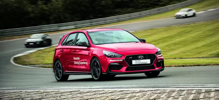 Hyundai jak Porsche czy Mercedes-AMG - prowadzi szkolenia dla kierowców