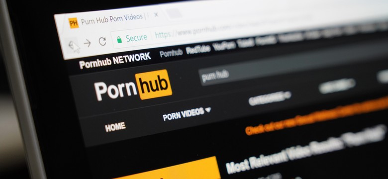 Pornhub usunął 10 z 14 milionów filmów. Jaki powód?