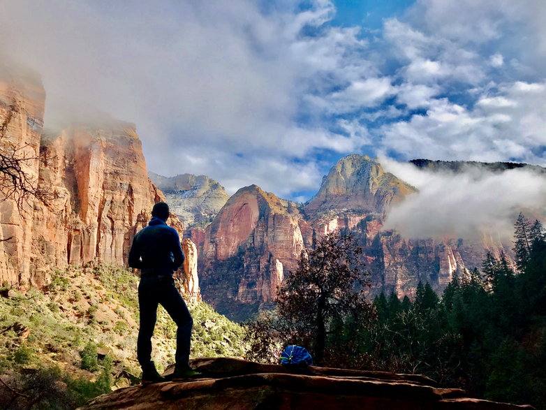 Chwila na podziwianie widoków z Behunin Canyon na Zion Canyon