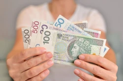 Masz 60 lat i 35 lat stażu pracy? Taką emeryturę z ZUS możesz dostać