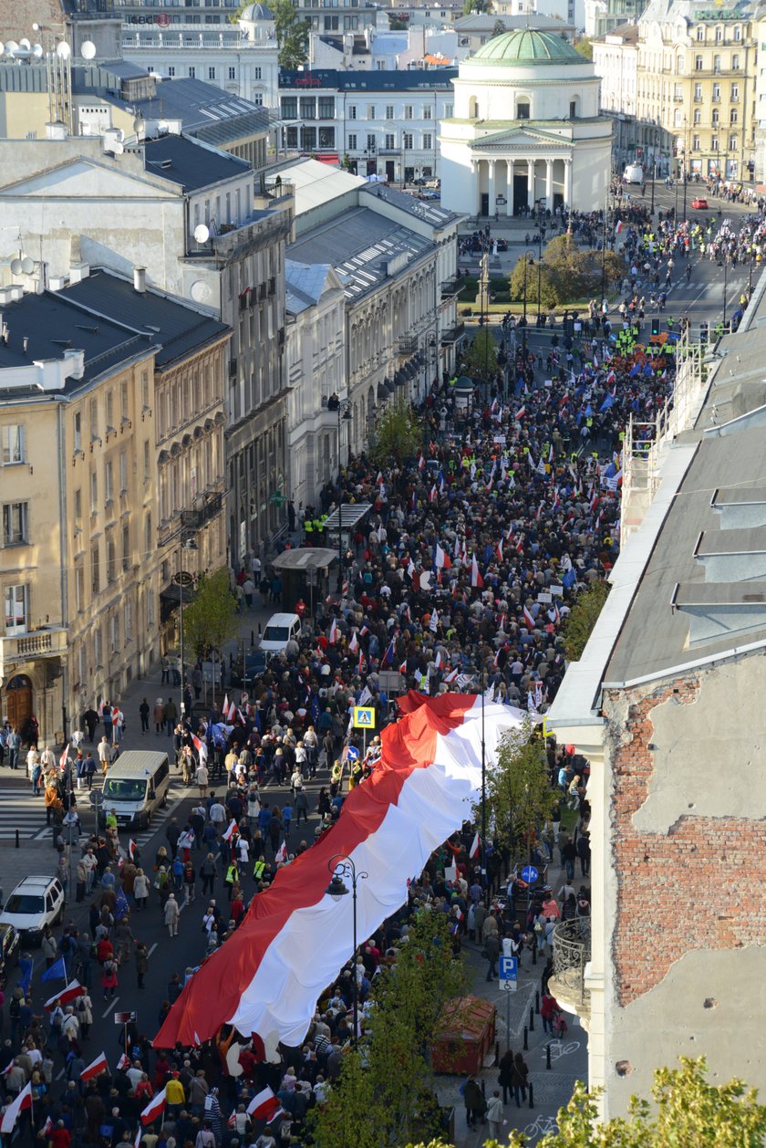 Marsz KOD w mundurach armii i harcerstwa?