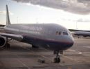 Zdjęcie atrapy broni powodem ewakuacji samolotu. Nastoletni dowcipniś został ukarany