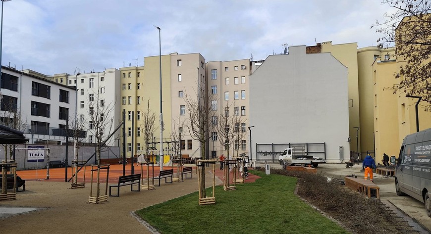 Gdy podwórko się zazieleni, nabierze oczekiwanego klimatu. FOT. ZZK