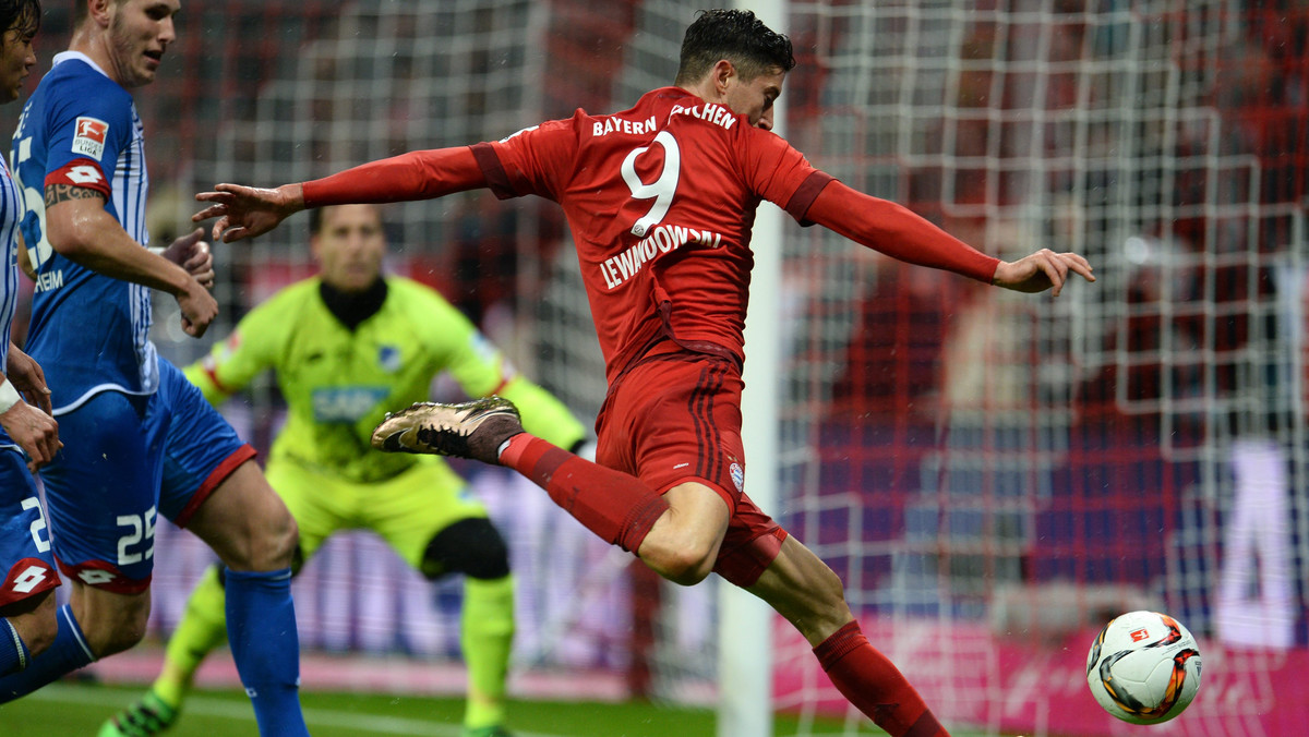 Robert Lewandowski jest w coraz wyższej formie, a niemieckie media zachwycają się jego statystykami. W 18 kolejkach Bundesligi, w których polski piłkarz Bayernu Monachium zagrał, zdobył 19 goli. Ma już dorobek lepszy od tego, jaki zanotował na koniec zeszłego sezonu.