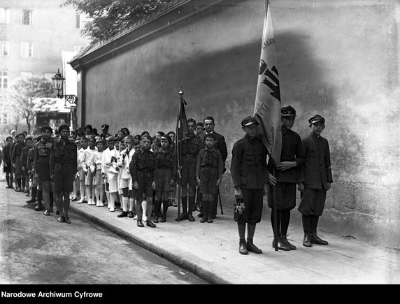 Pierwsza komunia uczniów szkoły powszechnej im. św. Wojciecha w Krakowie (1933)