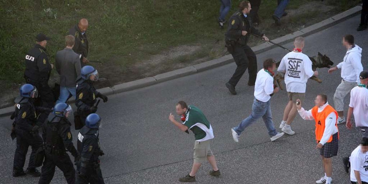 Chuligani Legii bili się z policją