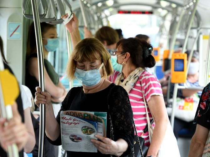 Slika iz javnog prevoza u Zagrebu, jun 2020.