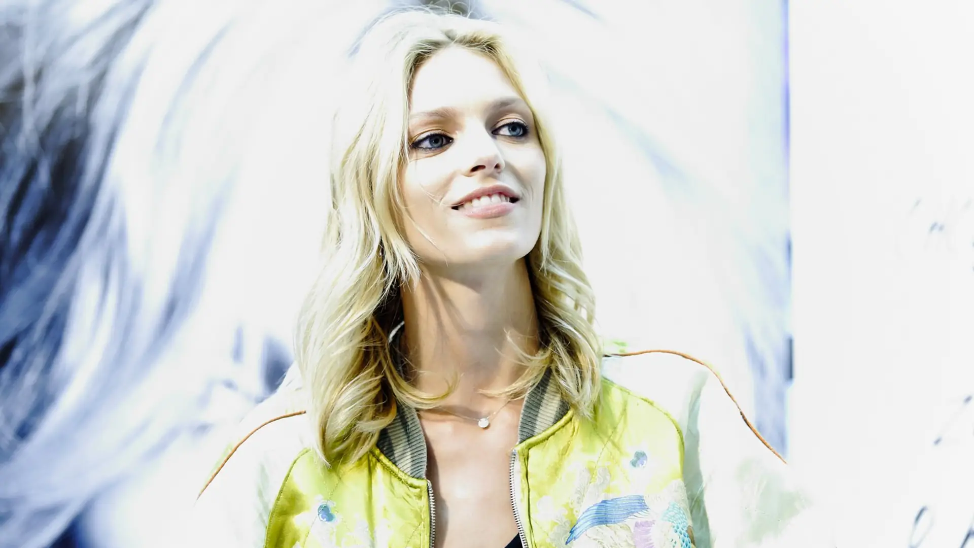 Anja Rubik skarży się na lotnisko w Balicach. "Już dawno tak nie zmarzłam"