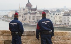 'Długowieczne życie, darmowe piwo, obniżka podatków'. Polityczne światy równoległe przed wyborami na Węgrzech