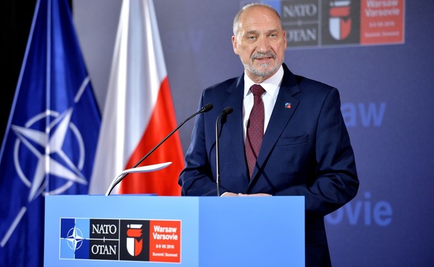 Macierewicz: NATO jest strukturą obronną, która jedynie odpowiada na zagrożenia