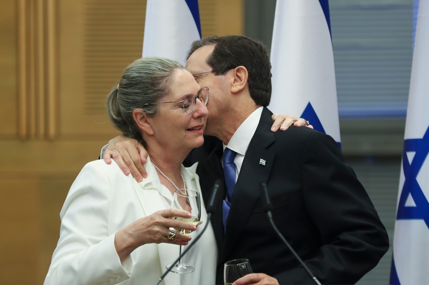 Isak Hercog sa suprugom