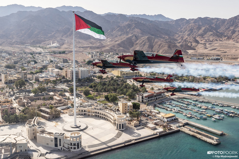 Royal Jordanian Falcons w akcji nad Jordanią