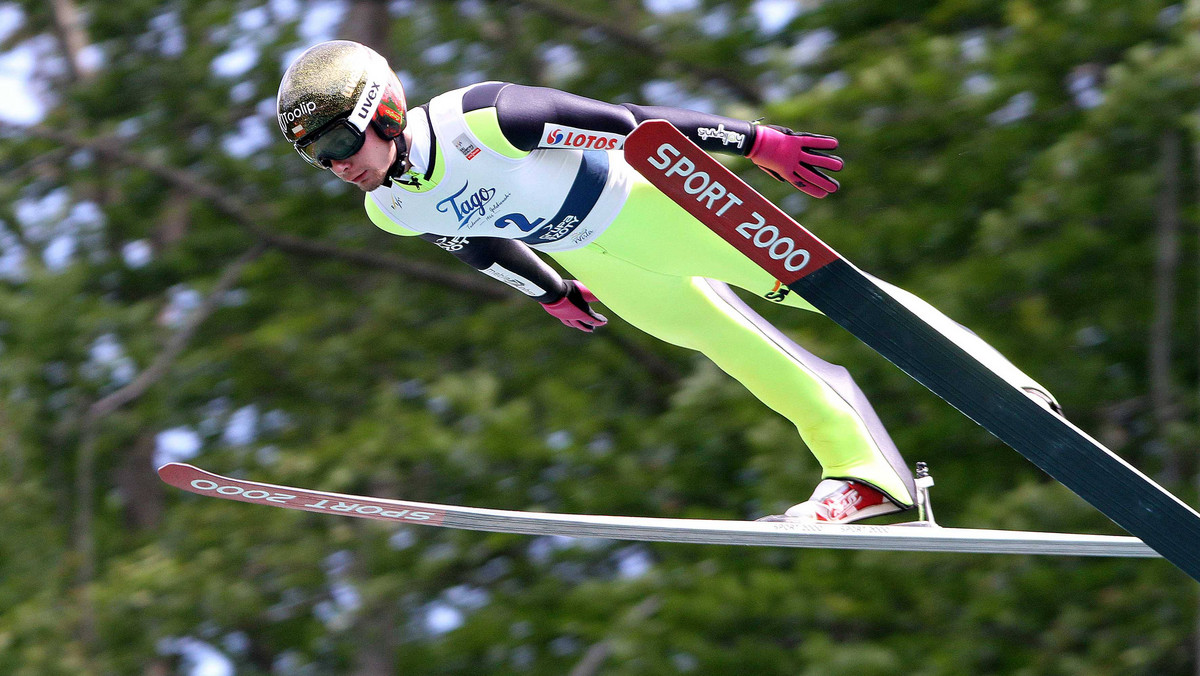 Jan Ziobro, który miał bardzo słaby ostatni sezon zimowy, zaczyna chyba powoli wracać do dobrego skakania. W sobotę zajął siódme miejsce w zawodach Letniej Grand Prix w skokach narciarskich w Wiśle. Lepszym z Polaków był tylko Maciej Kot, który wygrał konkurs LGP po raz drugi z rzędu.