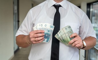 Bonus dla pracujących Polaków. Do 15 kwietnia państwo wypłaci im 240 zł