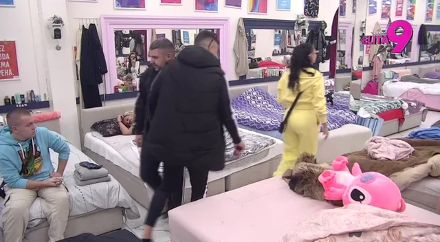 EVO KAKO IZGLEDA MAJA MARINKOVIĆ NAKON VAĐENJA SILIKONA: Razliku je nemoguće ne primetiti