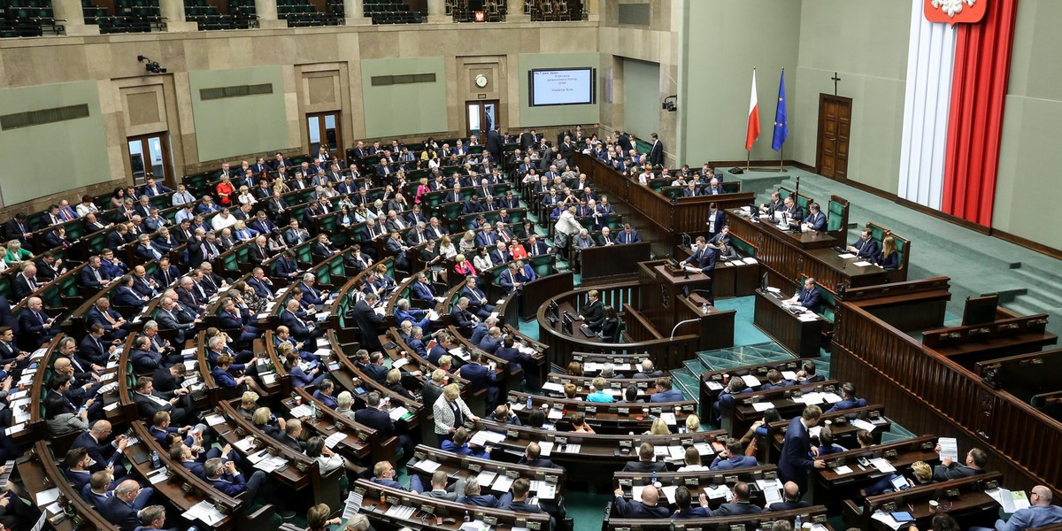 PiS mógłby rządzić samodzielnie. Nowoczesna w Sejmie