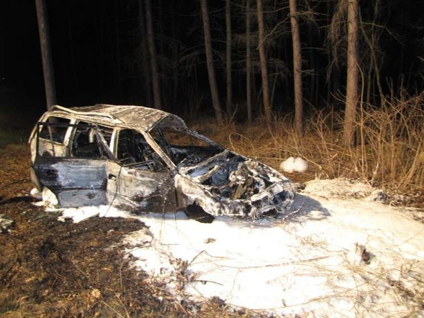 Opel zamienił się w kulę ognia. Kierowca nie przeżył. Foto