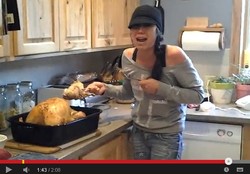 Amerykanka płacze, bo upiekła "ciężarnego" indyka [WIDEO]