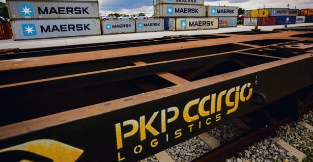 PKP Cargo realizuje dla grupy armatorskiej Maersk usługę w systemie „port to door”, czyli dostawy z portów morskich do drzwi klienta z wykorzystaniem kolei i transportu samochodowego