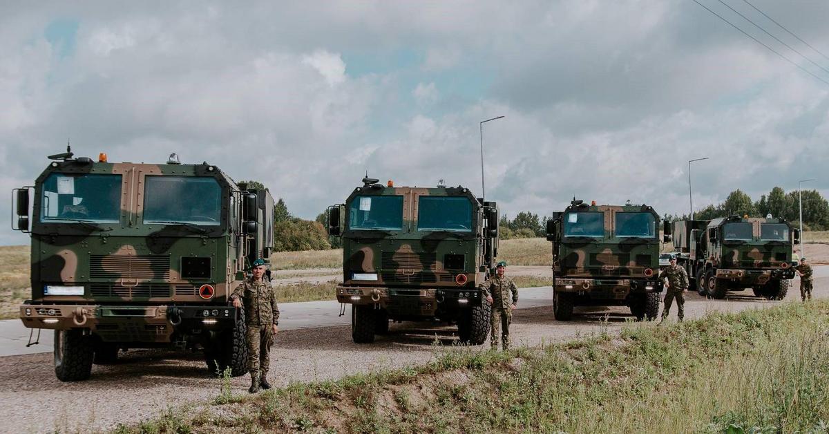  Najpotężniejsze polskie wyrzutnie rakiet trafiły 40 km od granicy z Rosją