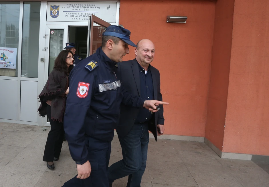 U pratnji policije napustili Centar za socijalni rad
