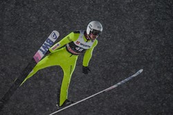 PŚ w skokach. Wąsek zdyskwalifikowany. Polacy na szarym końcu w Lahti