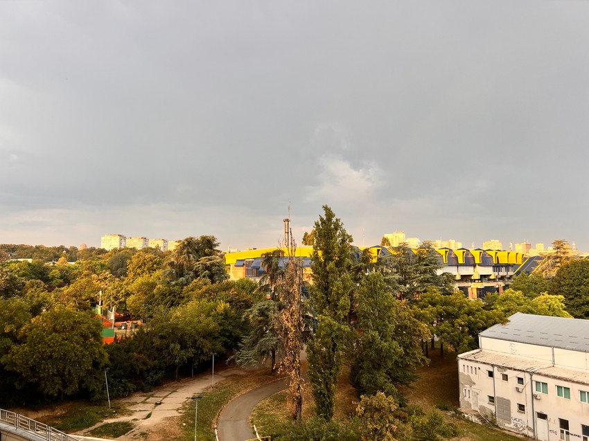 Nebo nad Beogradom jutros je izgledalo kao da smo se probudili usred pustinje