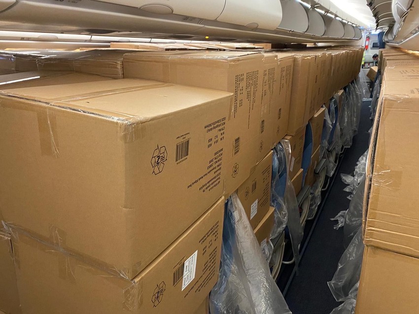 Pomoć spakovana u avion