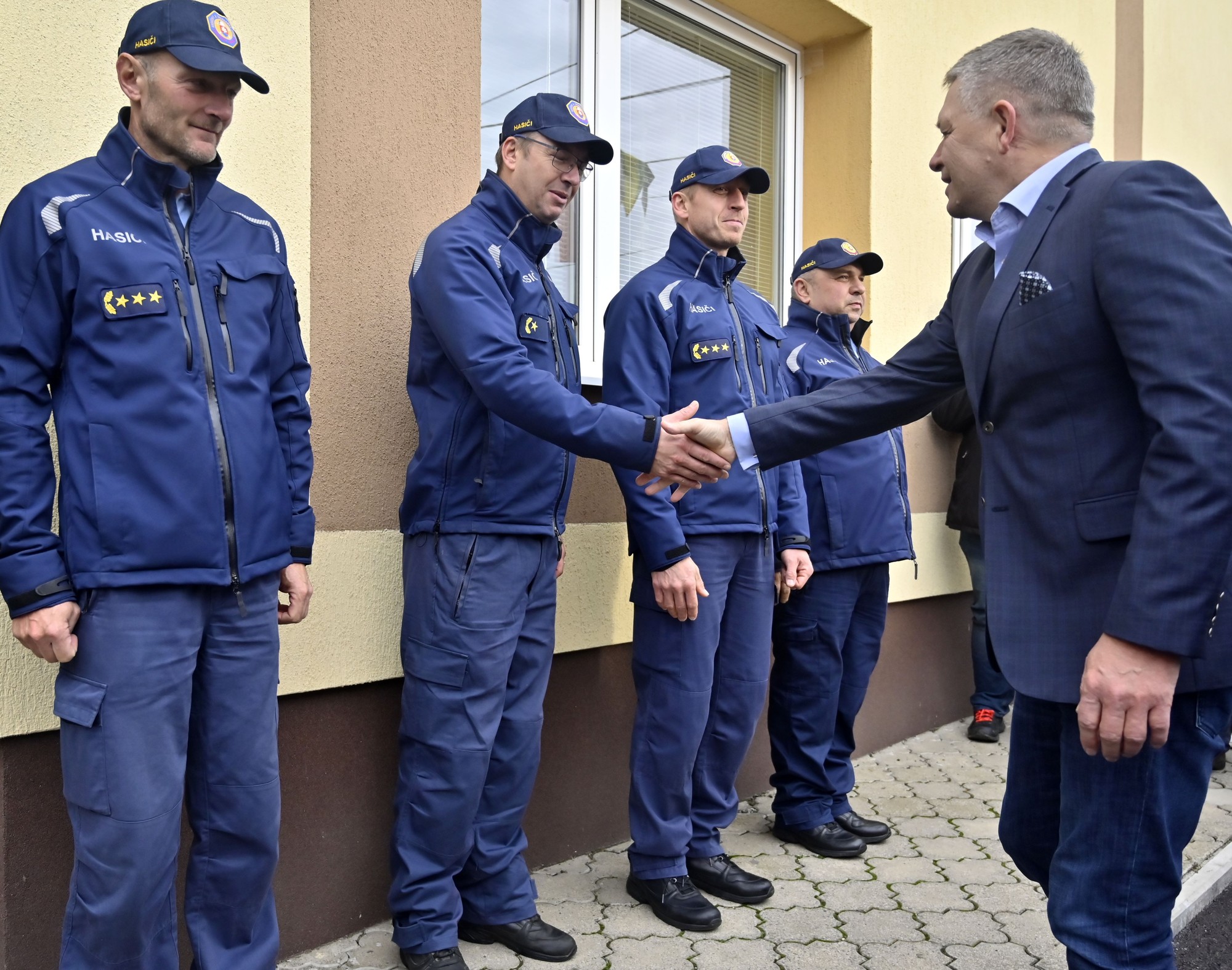 Predseda vlády SR Robert Fico sa stretol so starostami obcí postihnutých zemetrasením.