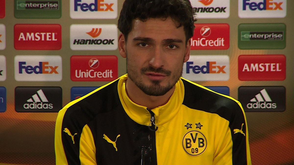 Obrońca Borussii Dortmund Mats Hummels wyznał, że ma problemy ze snem, a wszystko z powodu decyzji dotyczącej jego przyszłego pracodawcy. Zawodnik nadal nie przedłużył kontraktu z BVB, a jego zatrudnieniem poważnie zainteresowane są m.in. Manchester United, FC Barcelona i Bayern Monachium. Co ciekawe ojciec piłkarza nie wyklucza, że jego syn trafi do klubu z Allianz Arena.