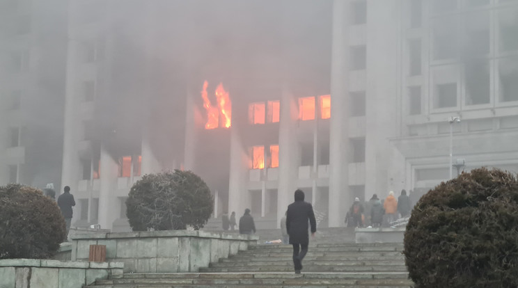 Kaszim-Zsomart Tokajev kazah elnök már szerdán arról beszélt, hogy „a lehető legszigorúbban” fognak fellépni a „bűnözői csoportokkal szemben” / Fotó: Getty Images