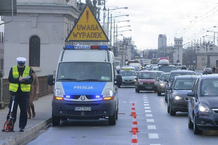 Smart dachował na moście w Warszawie!