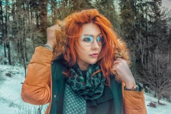 W tym sezonie ten model podbija szturmem serca fashionistek! Zobacz, jakie kurtki się teraz nosi [FOTO]