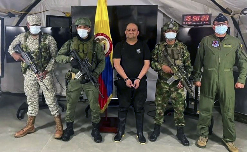 Dairo Antonio Usuga "Otoniel", najbardziej poszukiwanego handlarza narkotyków, został aresztowany w październiku 2021 r. w Bogocie