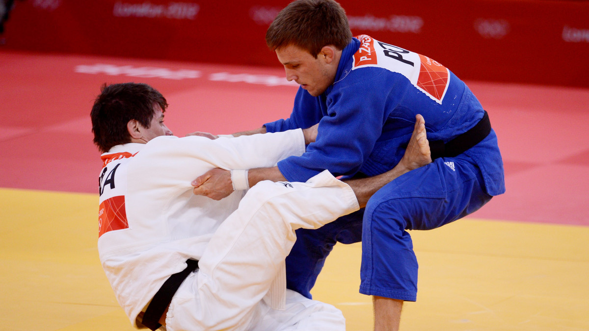 Przez kilka sekund nasza reprezentacja miała na koncie dwa medale igrzysk olimpijskich w Londynie. Paweł Zagrodnik, który rewelacyjnie spisywał się w turnieju judo w kategorii do 66 kg, potężnie rzucił w walce o brązowy medal mistrzem świata Japończykiem Masashim Ebinumą i sędziowie pokazali ippon, który kończył walkę. Za moment jednak decyzja została zmieniona na akcję punktowaną niżej - waza-ari.