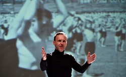 "Mein Kampf" i "Wróg się rodzi" w teatrach. "Instytucjami kultury zarządzają ludzie, którzy oderwali się od rzeczywistości"